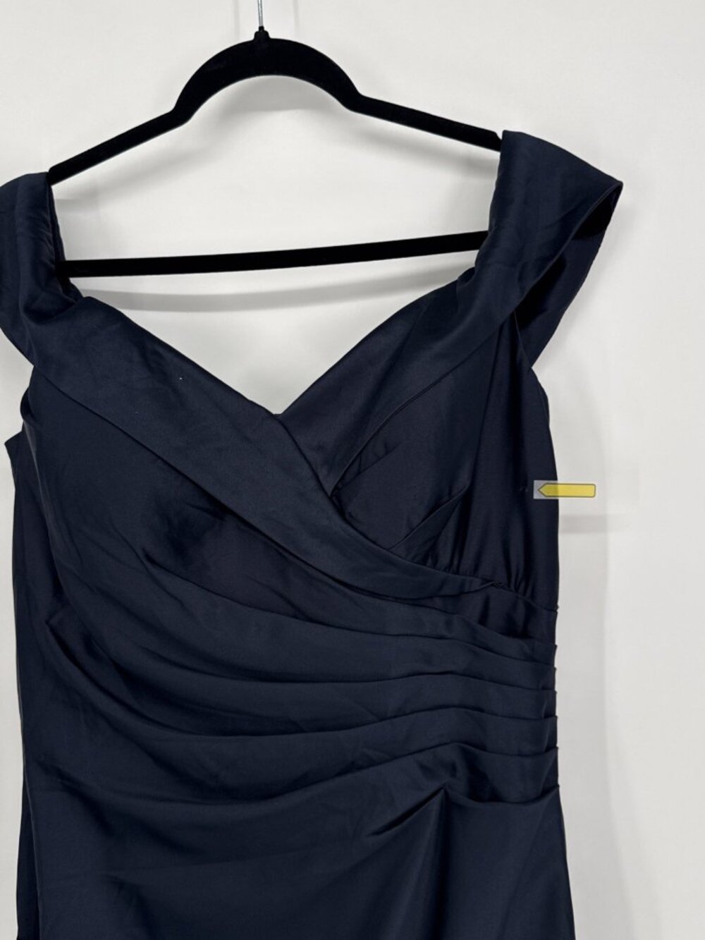 LA FEMME Size 8 Navy Blue Off the Shoulder Ruched Satin Trumpet Gown Dress - Picture 6 of 14